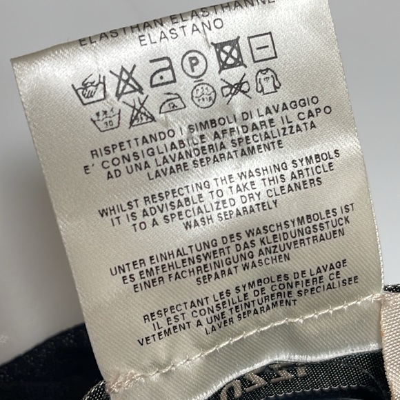 Fuzzi - Picture 10 of 12